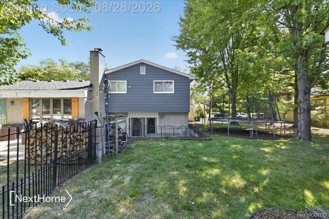 21722 Canterbury Avenue, Grosse Ile Township, MI 48138