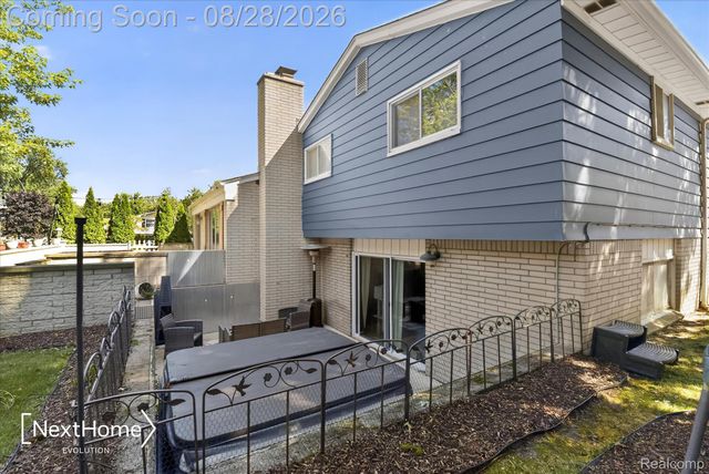 21722 Canterbury Avenue, Grosse Ile Township, MI 48138