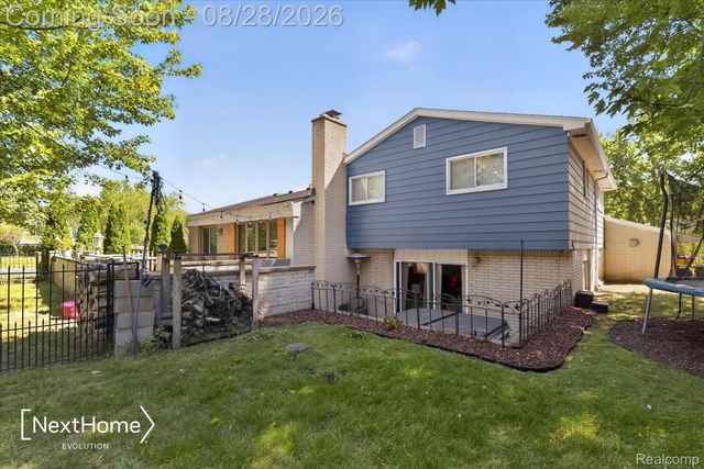 21722 Canterbury Avenue, Grosse Ile Township, MI 48138