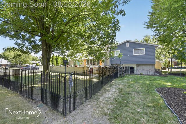 21722 Canterbury Avenue, Grosse Ile Township, MI 48138