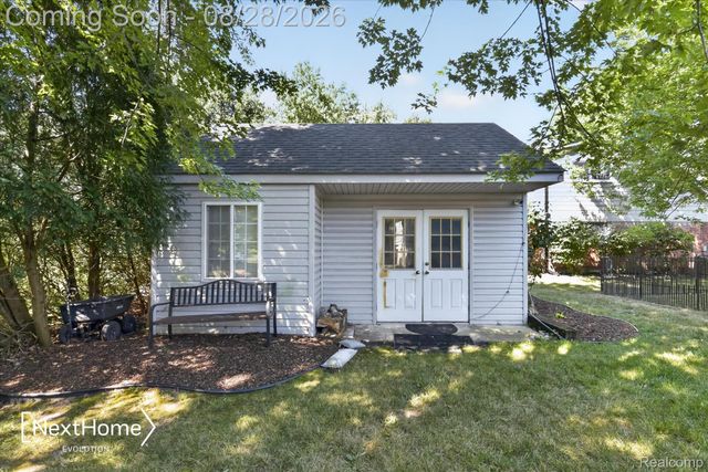 21722 Canterbury Avenue, Grosse Ile Township, MI 48138