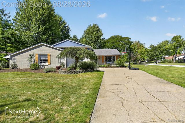 21722 Canterbury Avenue, Grosse Ile Township, MI 48138