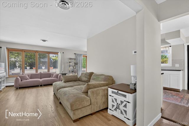 21722 Canterbury Avenue, Grosse Ile Township, MI 48138