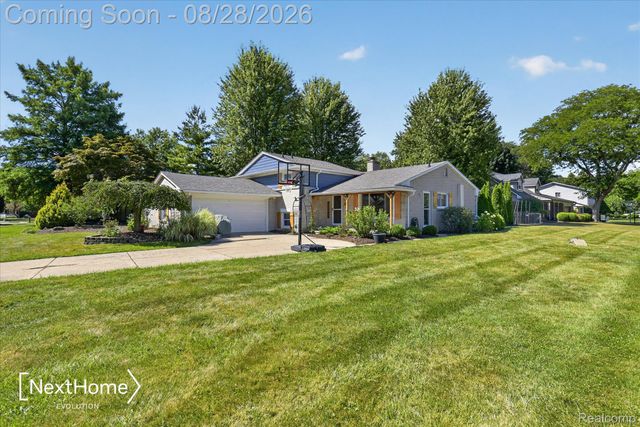 21722 Canterbury Avenue, Grosse Ile Township, MI 48138