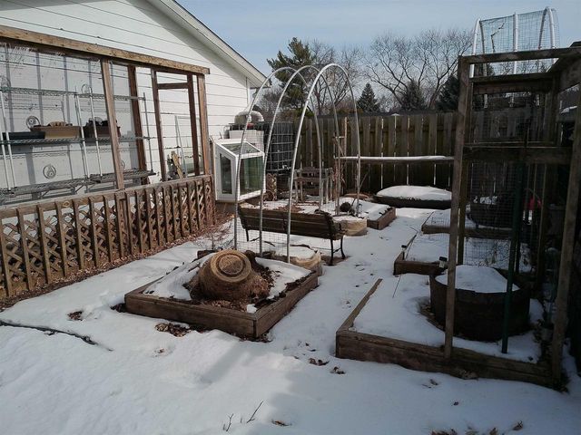 502 Arthur Drive, Clinton, WI 53525