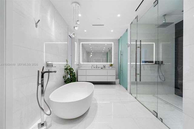 300 Biscayne Blvd Way 4602, Miami, FL 33131