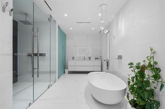 300 Biscayne Blvd Way 4602, Miami, FL 33131