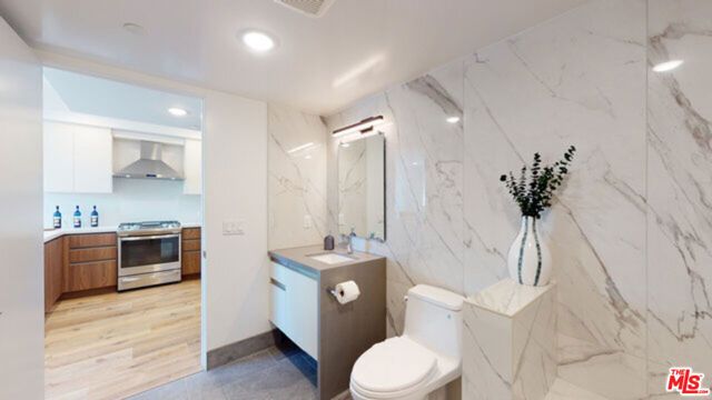 1143 Glenville Drive 302, Los Angeles, CA 90035