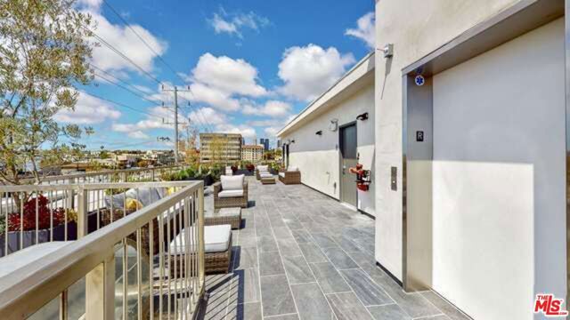 1143 Glenville Drive 302, Los Angeles, CA 90035