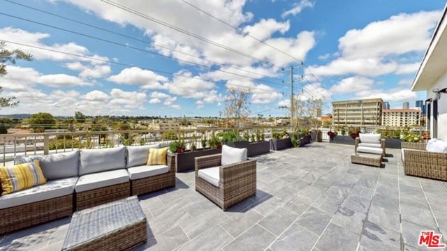 1143 Glenville Drive 302, Los Angeles, CA 90035