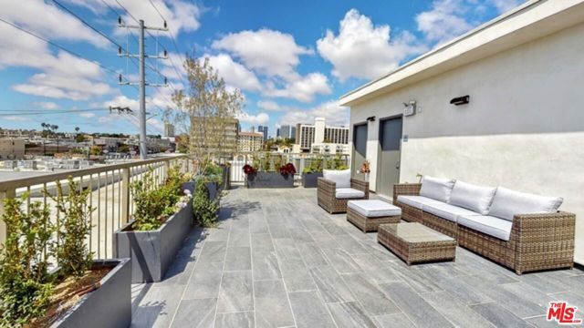 1143 Glenville Drive 302, Los Angeles, CA 90035