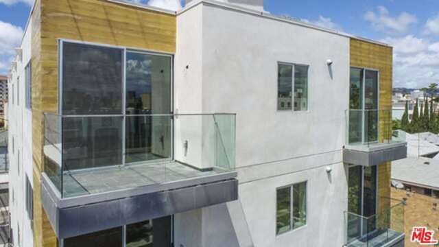 1143 Glenville Drive 302, Los Angeles, CA 90035