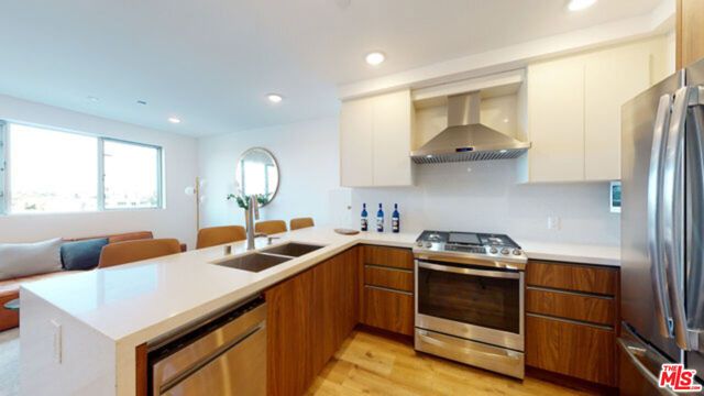 1143 Glenville Drive 302, Los Angeles, CA 90035