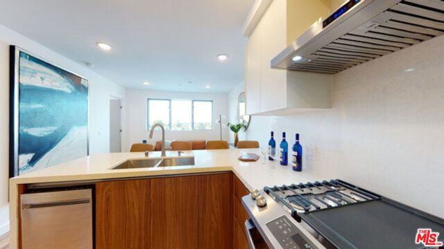 1143 Glenville Drive 302, Los Angeles, CA 90035