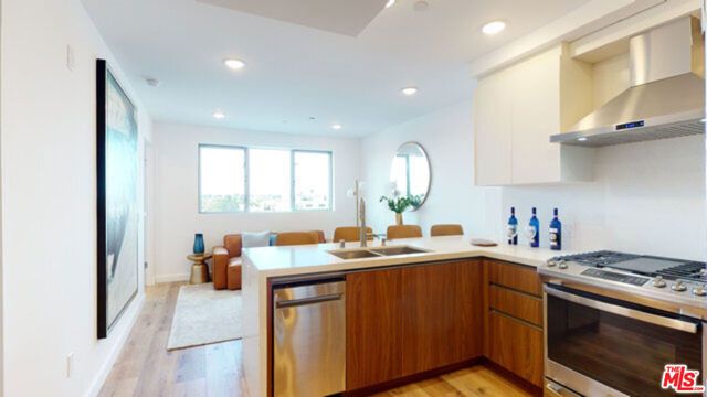 1143 Glenville Drive 302, Los Angeles, CA 90035