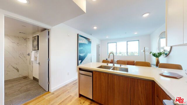 1143 Glenville Drive 302, Los Angeles, CA 90035