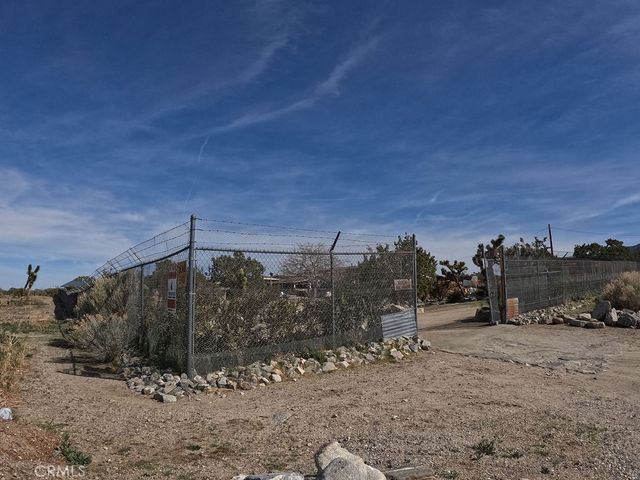 30000 Buchannon Ranch Road, Llano, CA 93544