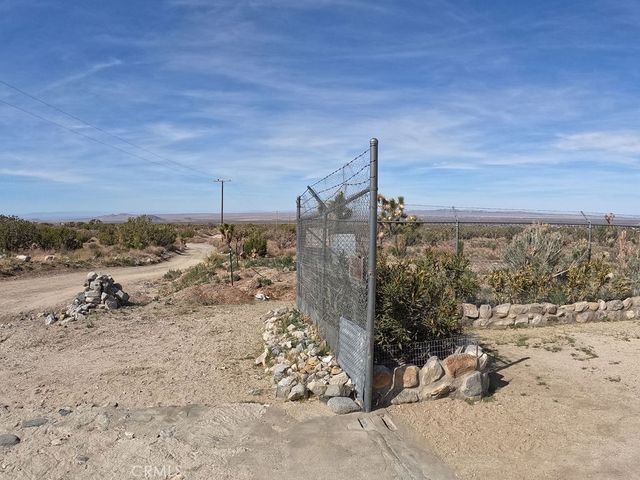 30000 Buchannon Ranch Road, Llano, CA 93544