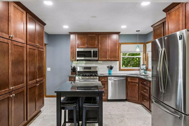 7608 Viewcrest Lane, New Hope, MN 55427