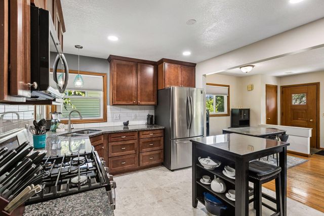 7608 Viewcrest Lane, New Hope, MN 55427