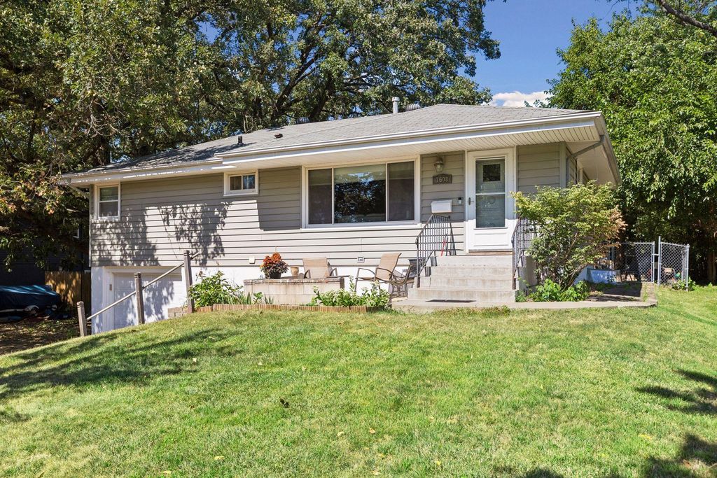 7608 Viewcrest Lane, New Hope, MN 55427
