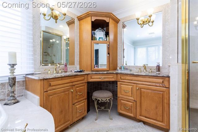 57177 Covington Drive, Washington, MI 48094