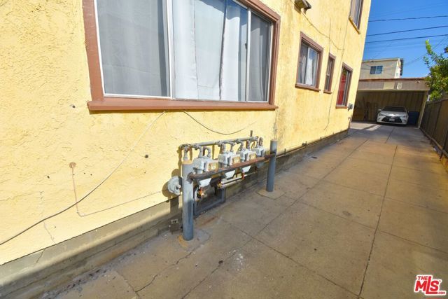 2010 S Harcourt Avenue, Los Angeles, CA 90016