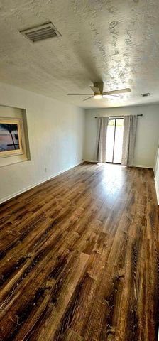 117 W Pasco Lane, Cocoa Beach, FL 32931