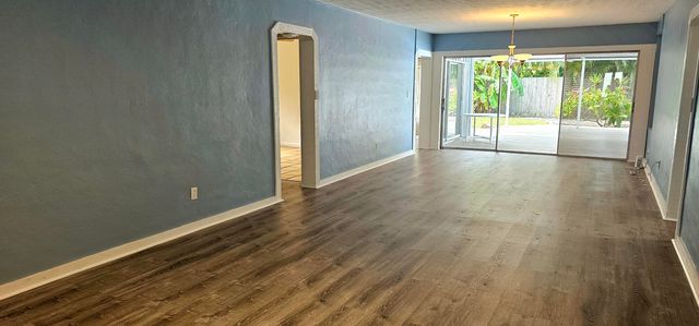 117 W Pasco Lane, Cocoa Beach, FL 32931