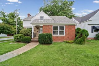 1293 Avondale Road, South Euclid, OH 44121