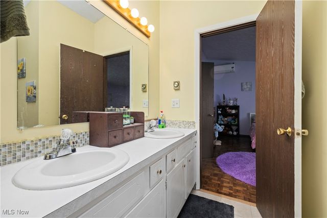 2565 Abbe Road, Sheffield Village, OH 44054