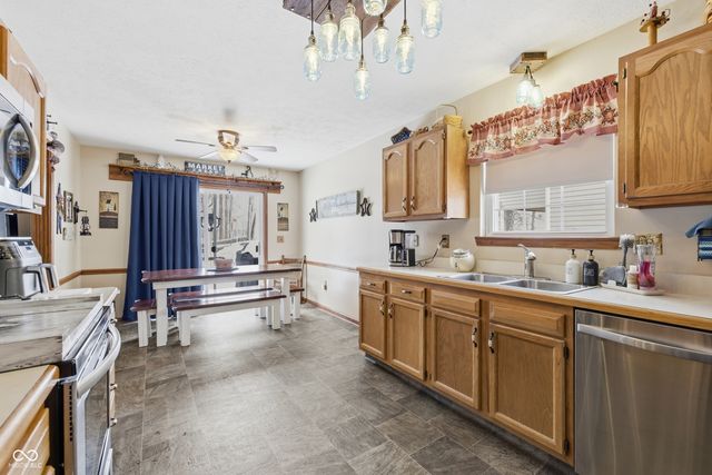 344 Patriots Landing, Coatesville, IN 46121