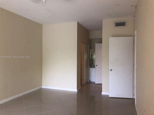 6992 SW 39th Street I101, Davie, FL 33314