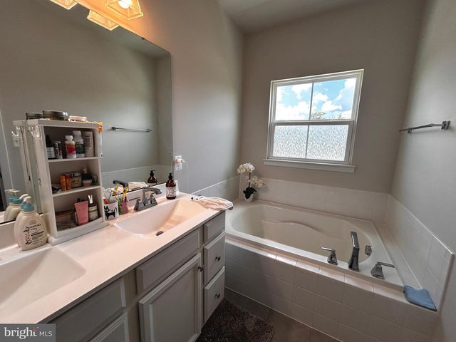 147 BURKWOOD TER, Lake Frederick, VA 22630