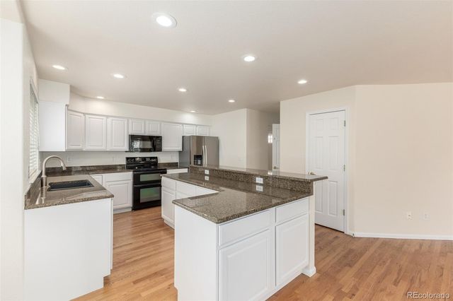 8825 Fairview Oaks Place, Lone Tree, CO 80124