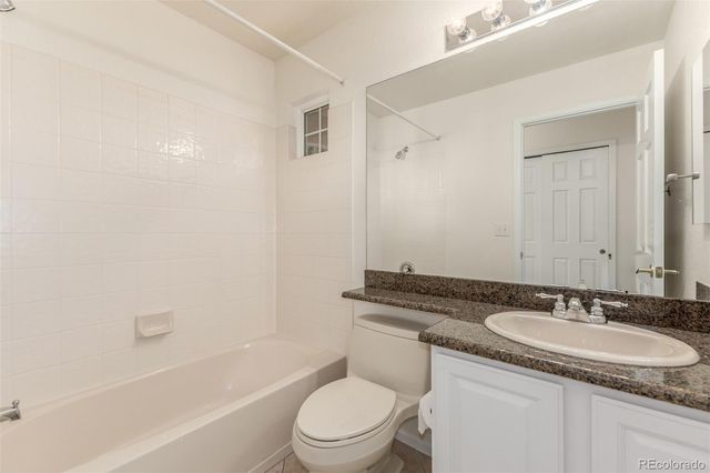 8825 Fairview Oaks Place, Lone Tree, CO 80124