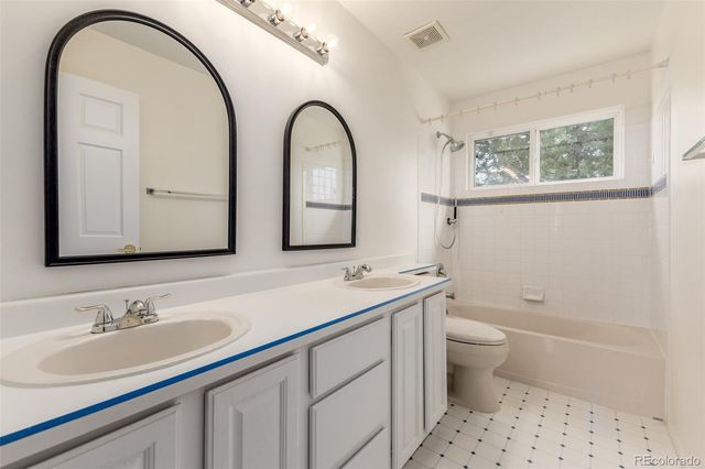 8825 Fairview Oaks Place, Lone Tree, CO 80124