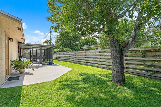 9090 Palladium Place, Lake Worth, FL 33467