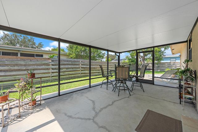 9090 Palladium Place, Lake Worth, FL 33467