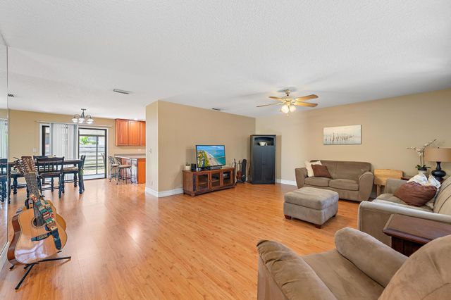 9090 Palladium Place, Lake Worth, FL 33467