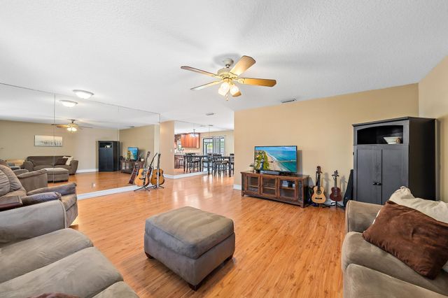 9090 Palladium Place, Lake Worth, FL 33467