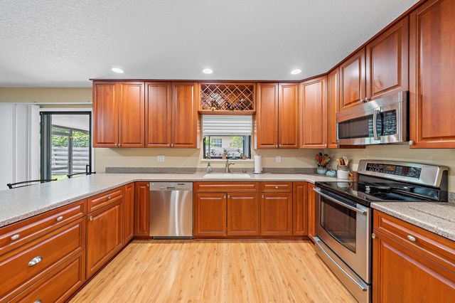 9090 Palladium Place, Lake Worth, FL 33467