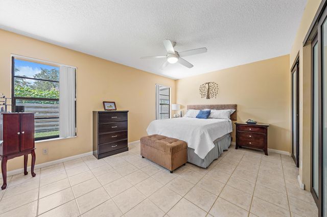 9090 Palladium Place, Lake Worth, FL 33467