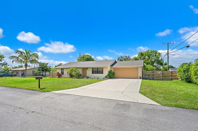 9090 Palladium Place, Lake Worth, FL 33467