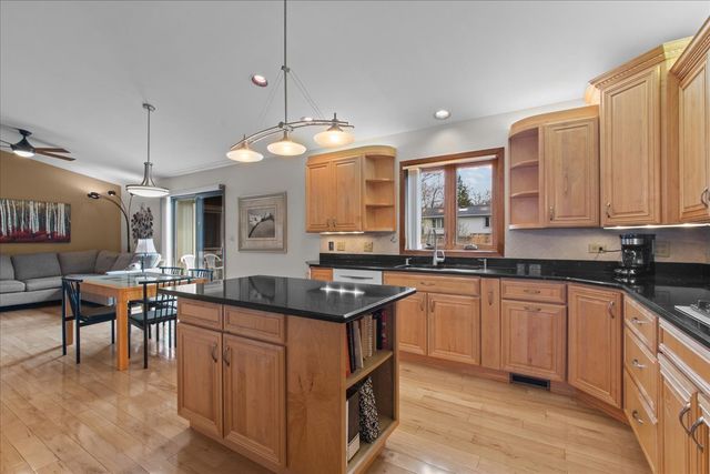 1123 Breckenridge Avenue, Lake Forest, IL 60045