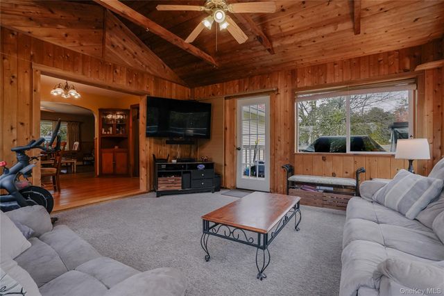 84 Ulster Avenue, Esopus, NY 12487