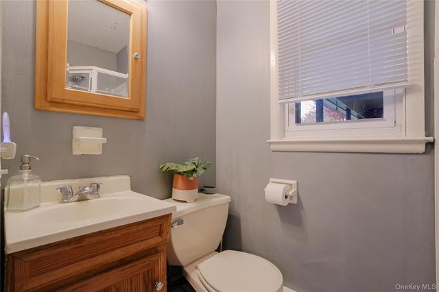 84 Ulster Avenue, Esopus, NY 12487