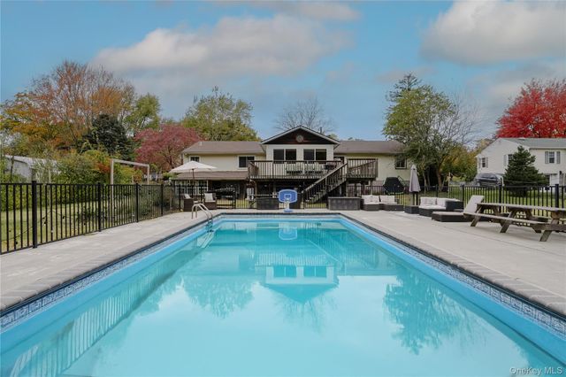 84 Ulster Avenue, Esopus, NY 12487