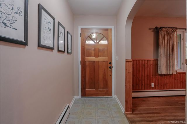 84 Ulster Avenue, Esopus, NY 12487