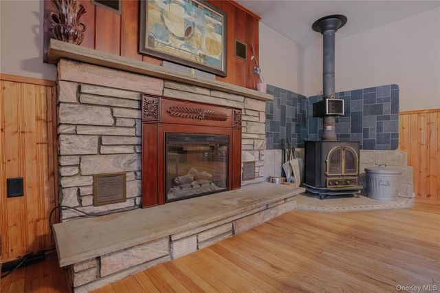 84 Ulster Avenue, Esopus, NY 12487